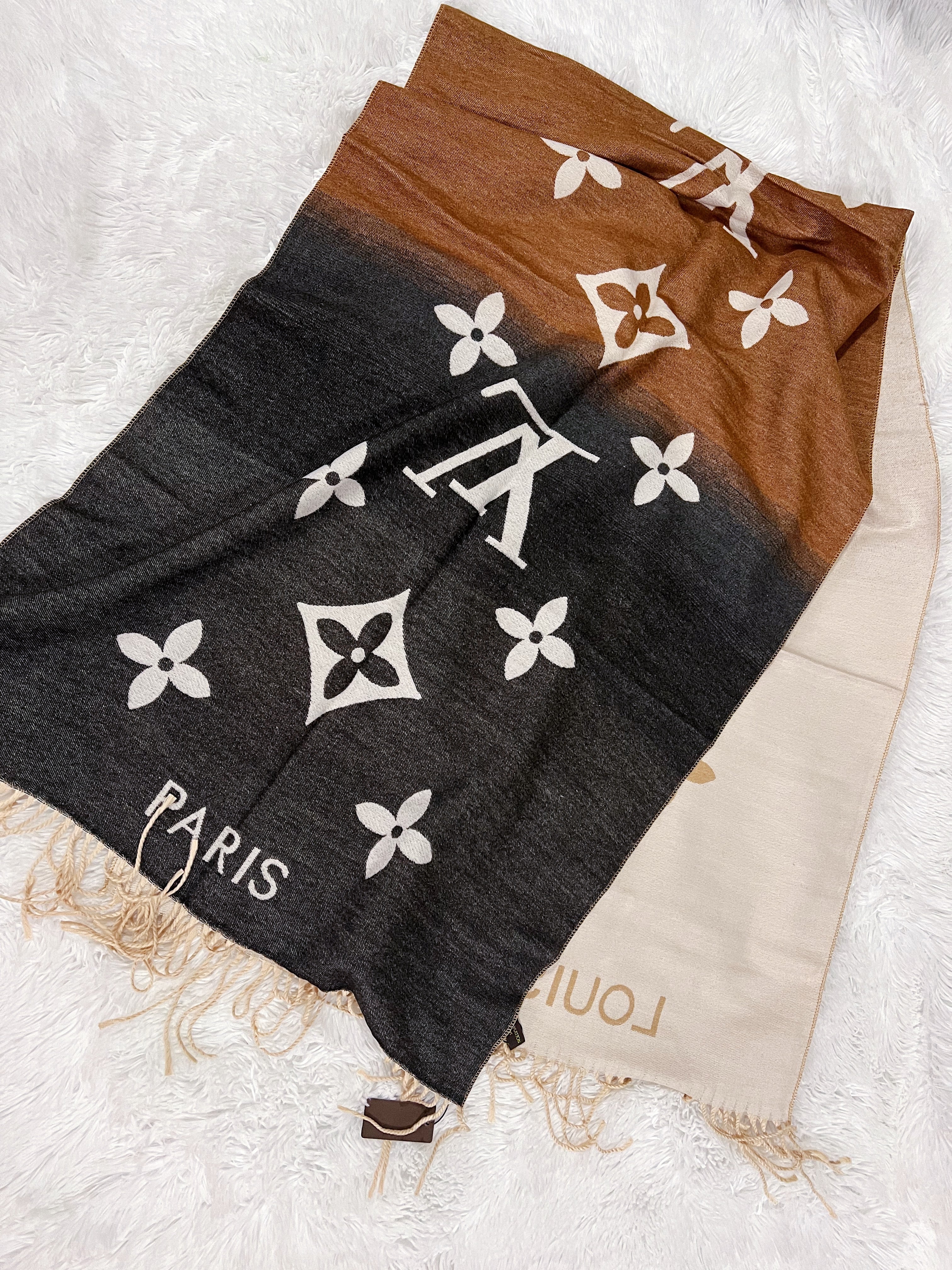 TOP Louis Vuitton LV L*V Ombre Scarf - Black & Beige