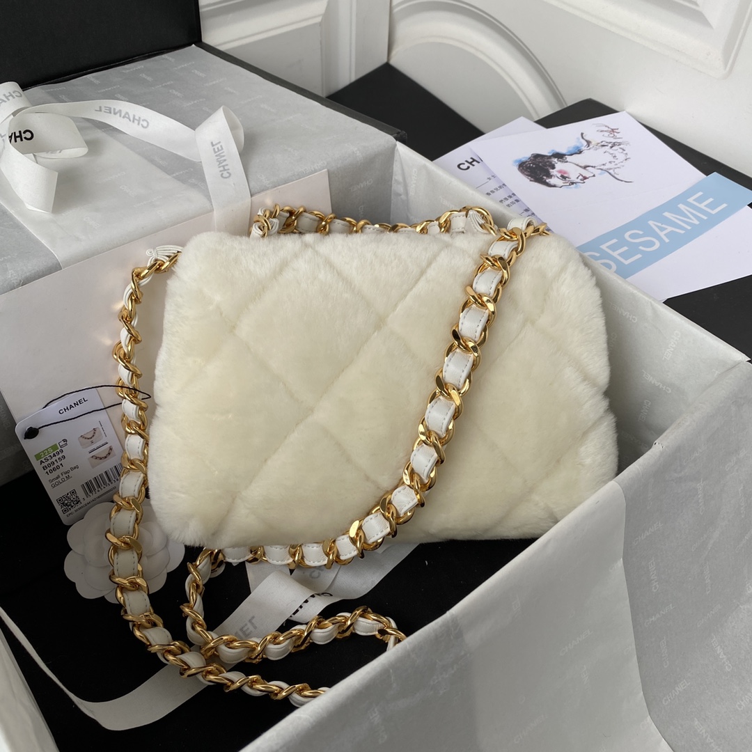 TOP CHANEL Classic Flap Bag Wool 18 X 23 X 9 cm - White & GHW