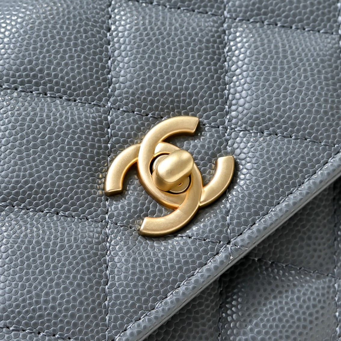 TOP CHANEL WOC Bag with CC Logo Handle Calfskin 18.5 cm - Gray