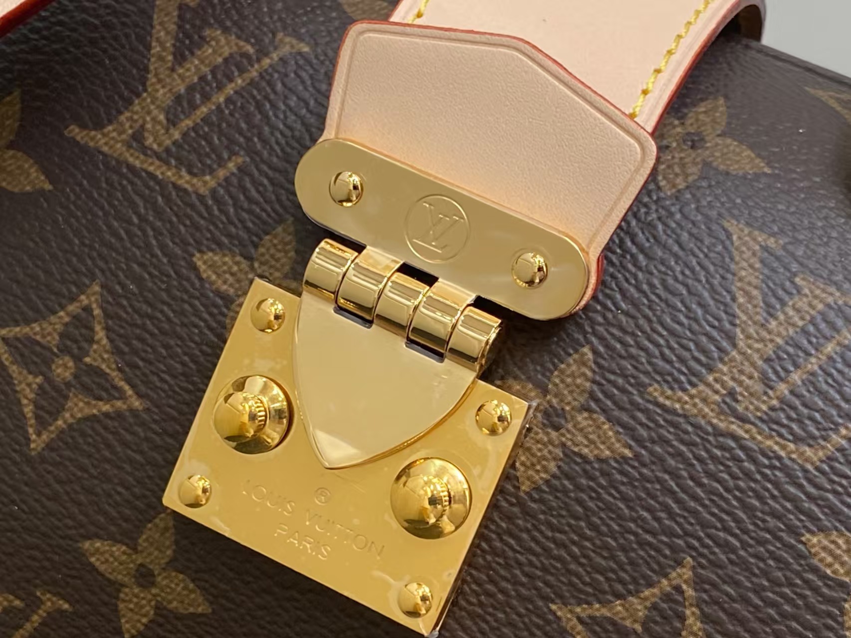 TOP Louis Vuitton LV Box Bag 15/13/21cm - Brown