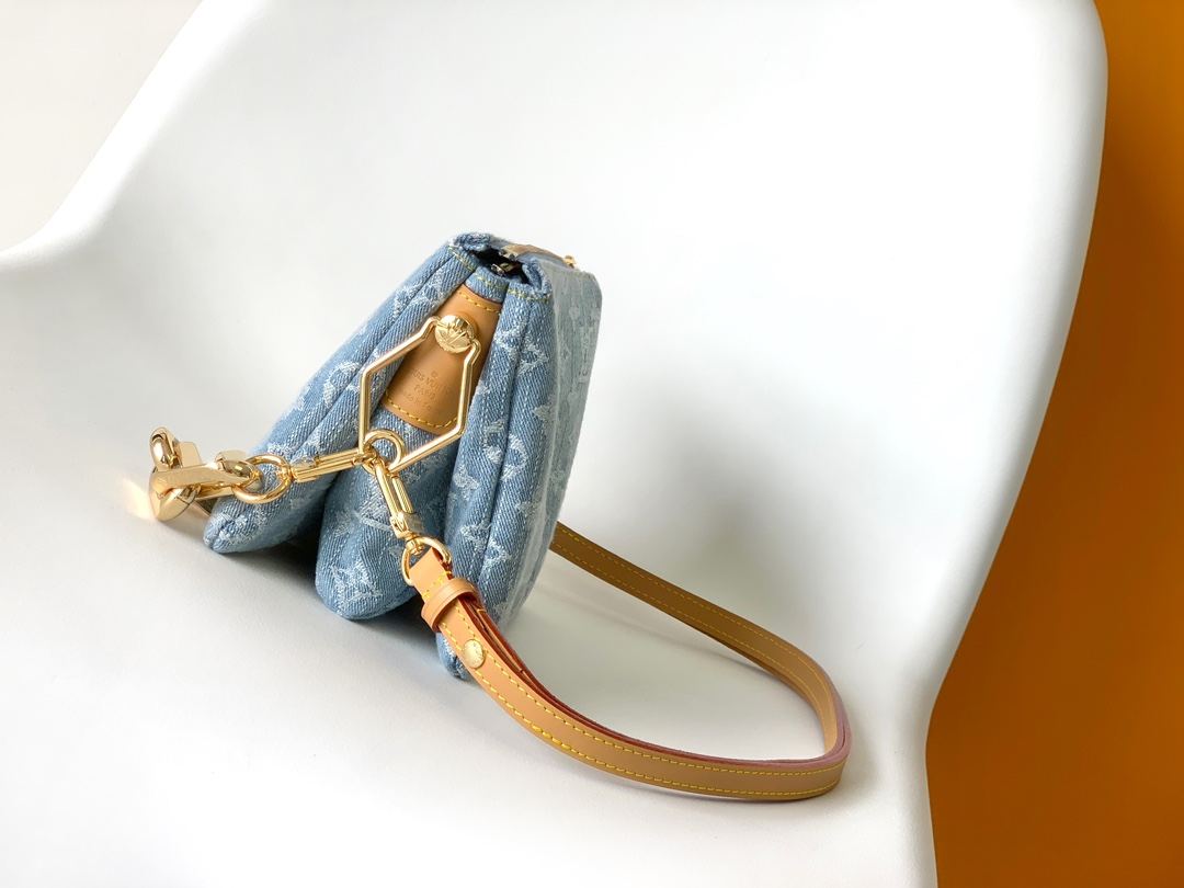 TOP Louis Vuitton LV Monogram Coussin Bag 21x16x7cm - Denim
