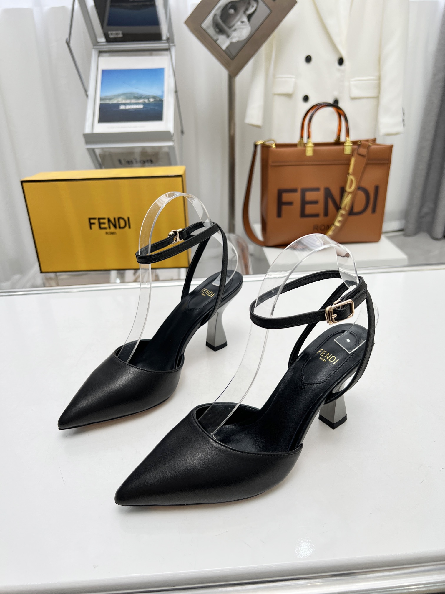 TOP FENDI Water Dyed Sheep Leather Shoes - 8.5 - Five Colors