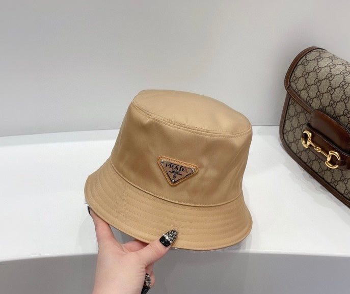 TOP PRADA Re-Edition Bucket Hat Nylon - Beige