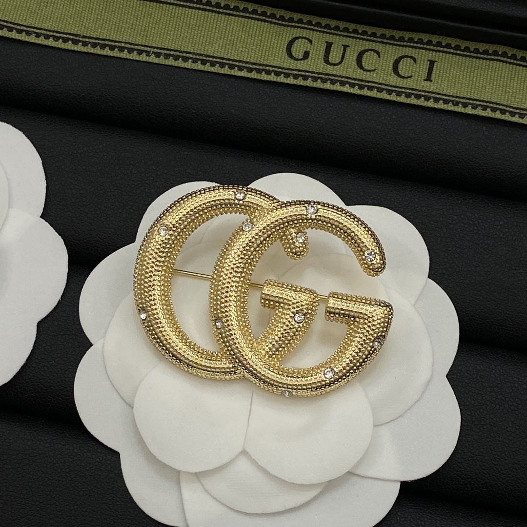 TOP GUCCI GG Brooch - Gold