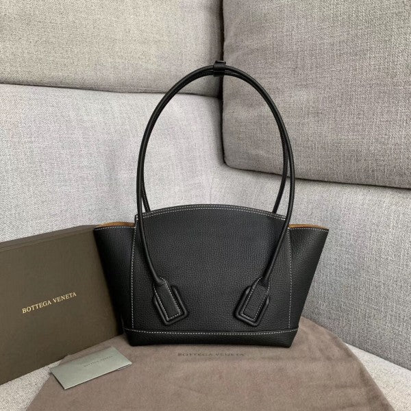 TOP Bottega Veneta BV  Arco 33 Bag Grainy Calfskin - Black
