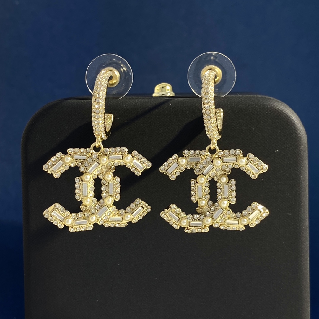 TOP CHANEL Double C Millet Bead Small Round Diamond Stud Earrings - Gold