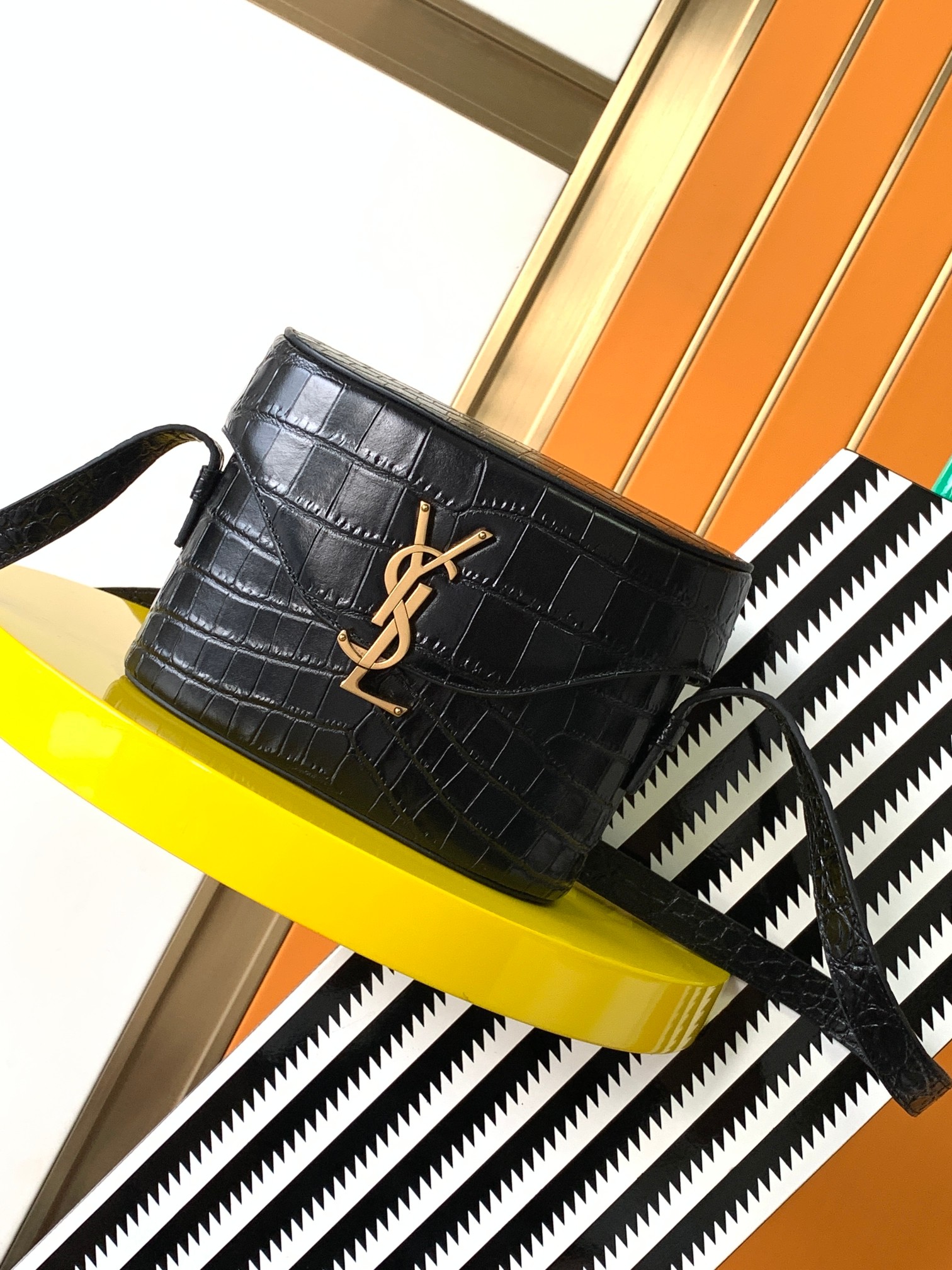 TOP Yves Saint Laurent YSL Cowhide Crocodile Pattern Box Bag 19x15x8cm - Black & GHW