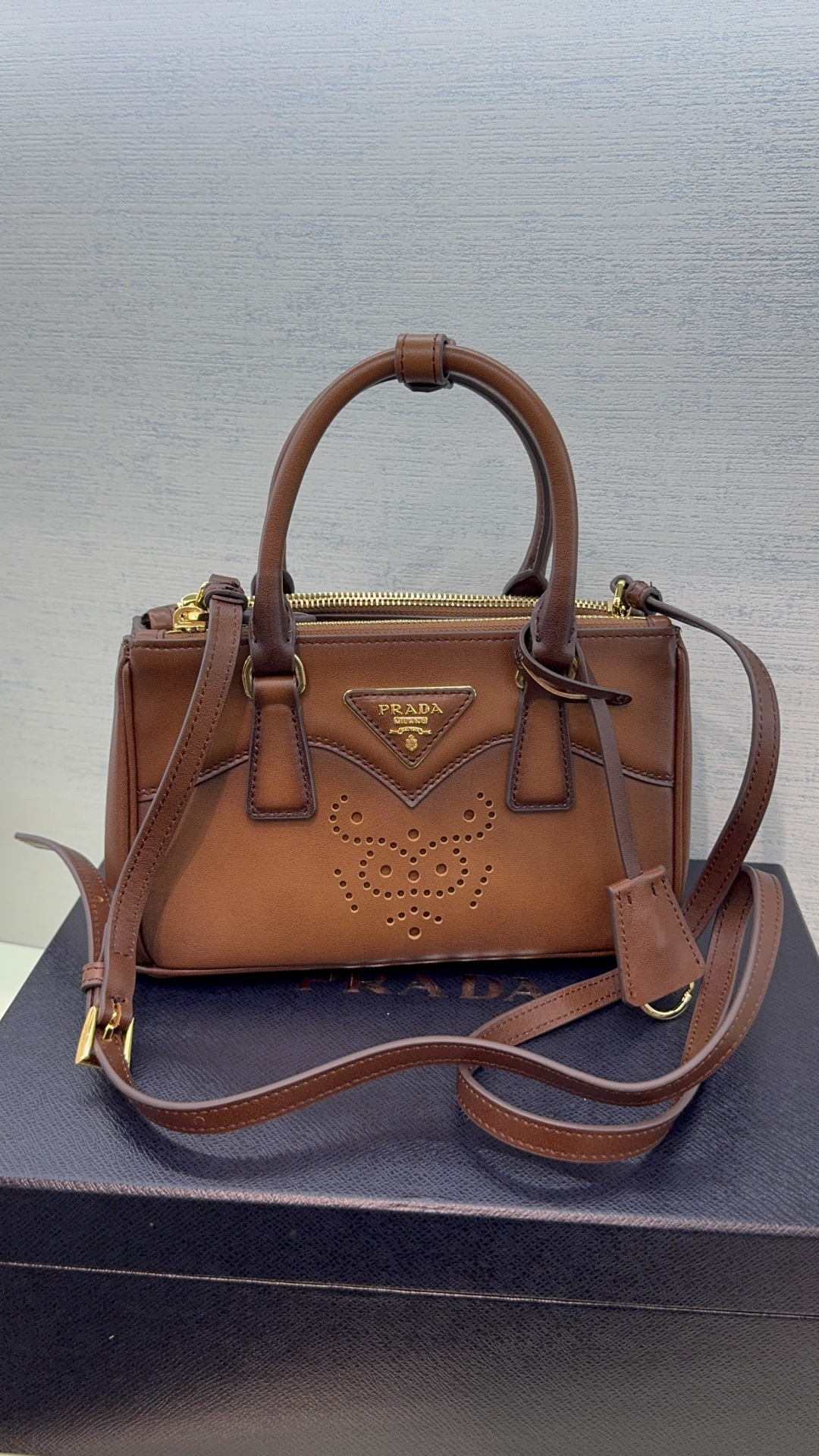 TOP PRADA Galleria Mini Saffiano Bag 21x12.5x8.5cm - Chocolate