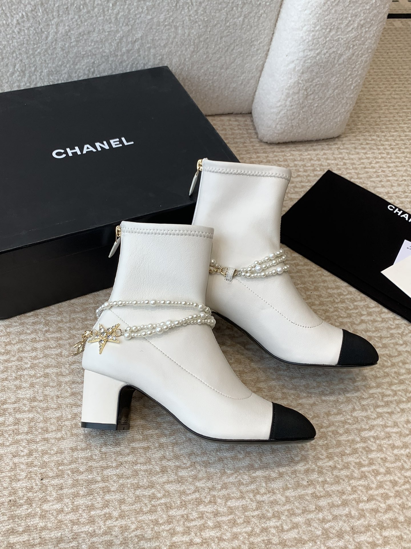 TOP CHANEL CC Boots with Pearls - Black & White