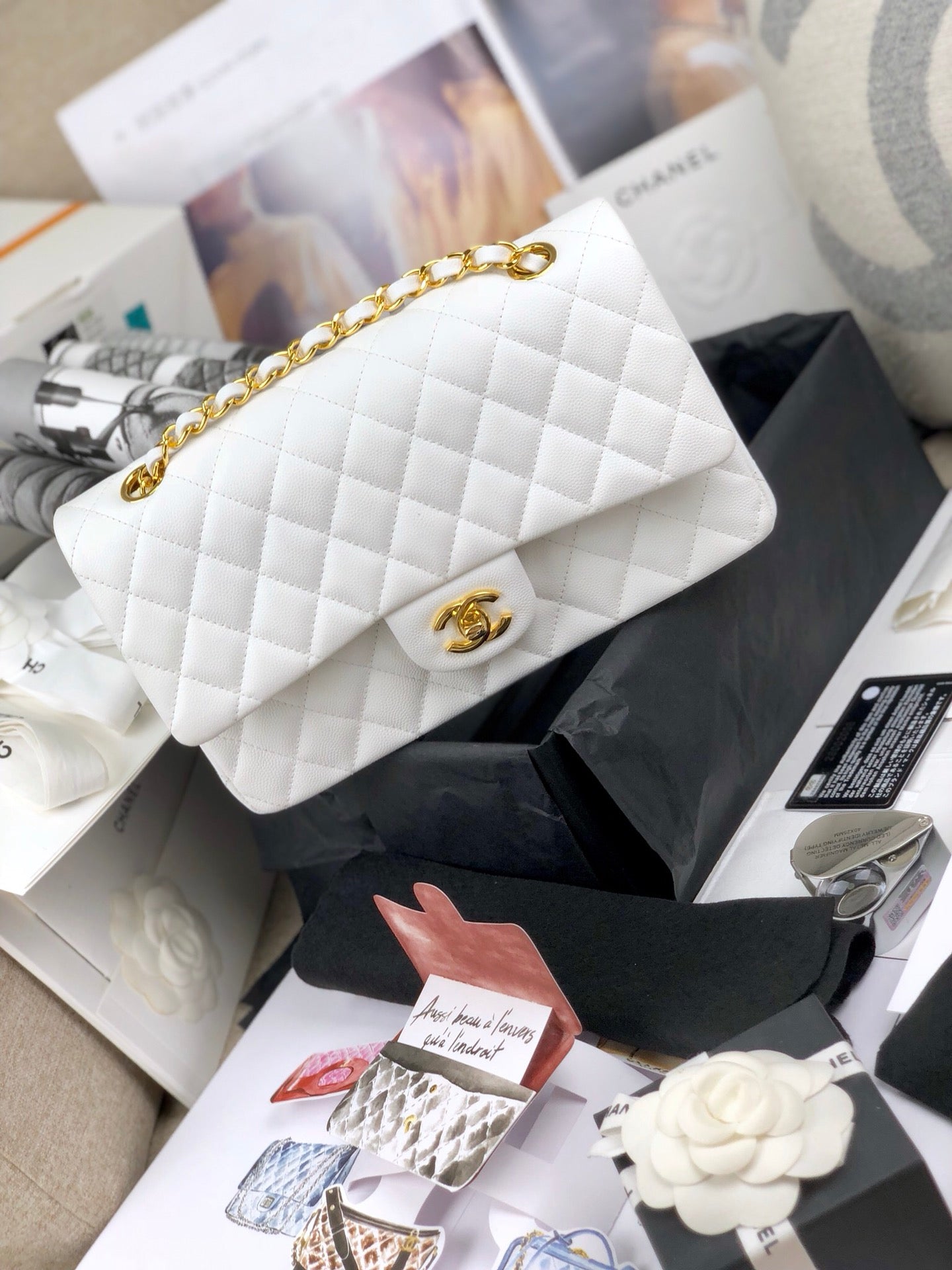 TOP CHANEL Classic Flap Bag Caviar Medium 25.5cm – White & GHW