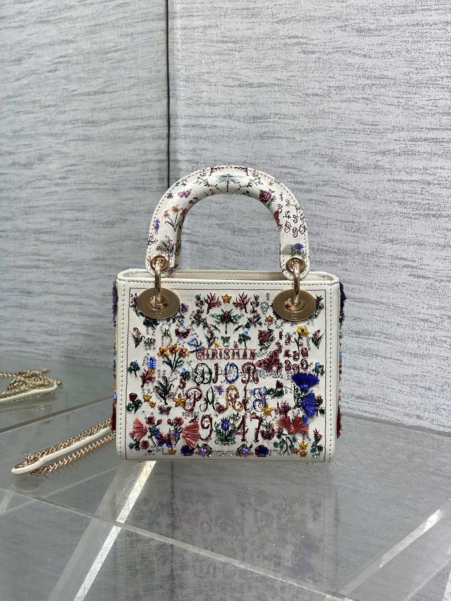 TOP Christian Dior Lady Dior Embroidery Bag 20 x 17 x 8 cm - Beige