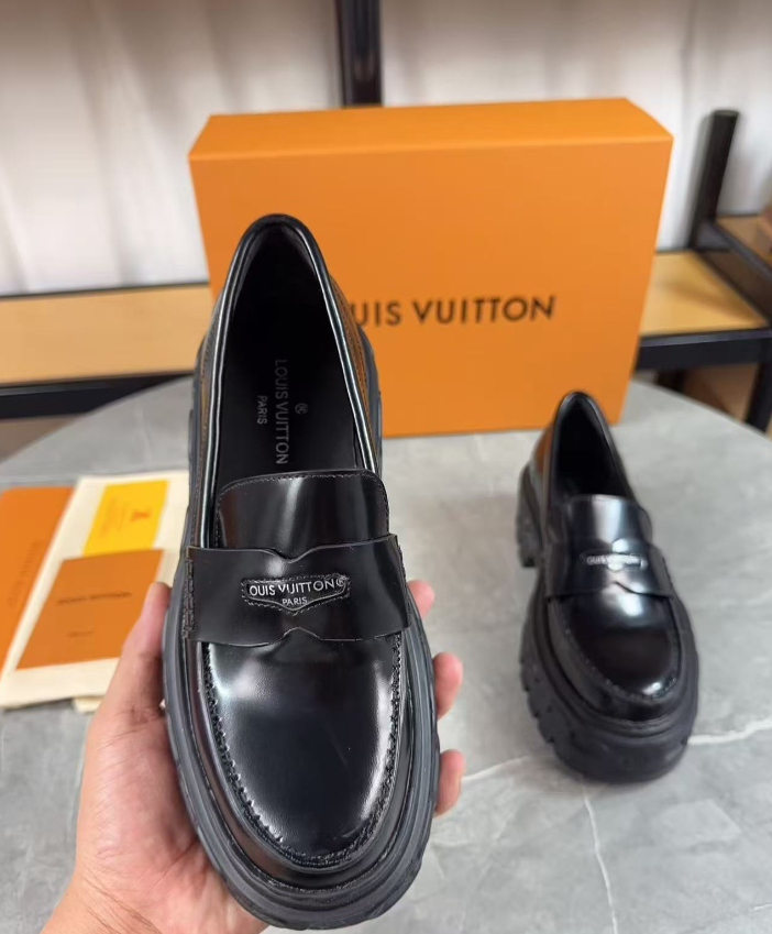 TOP Louis Vuitton LV  Loafers - Black