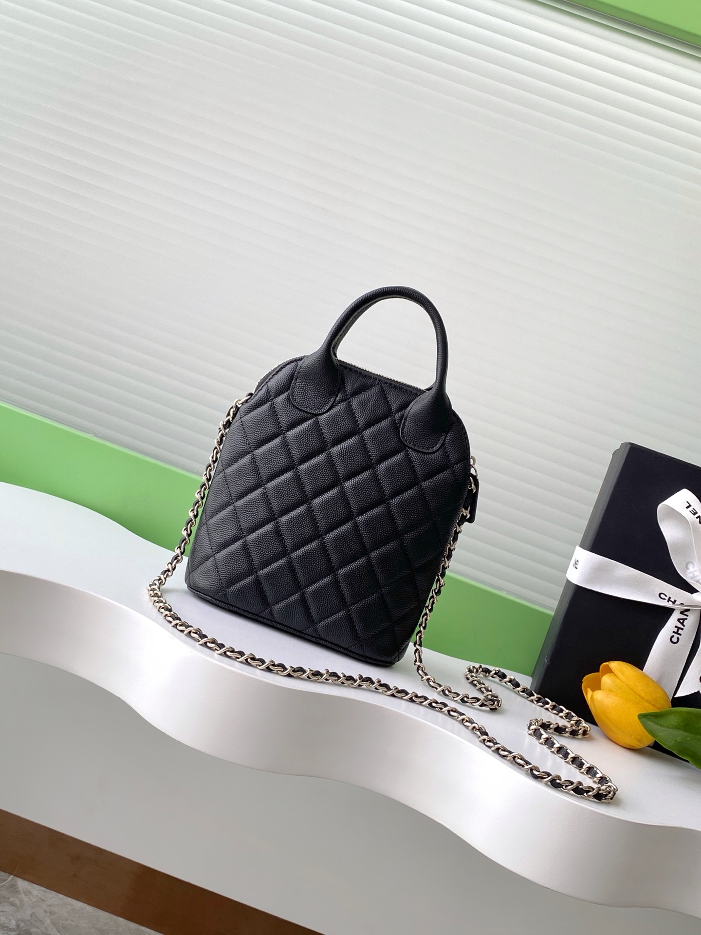 TOP CHANEL Shell Bag 18-17-6 cm - Black