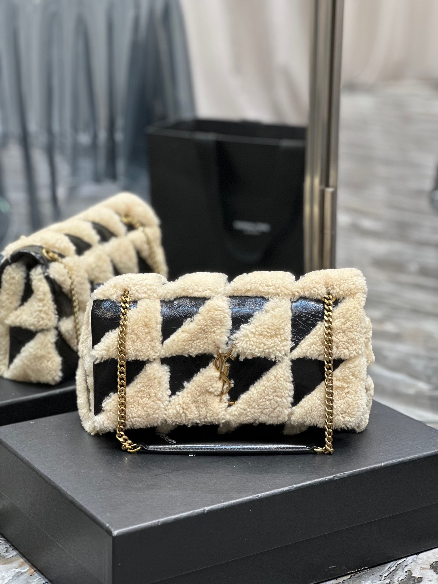TOP Yves Saint Laurent YSL JAMIE Lambswool Shoulder Bag
