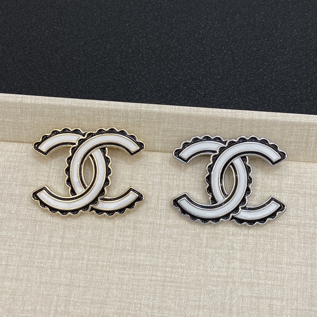 TOP CHANEL Brooch - 2 Colour