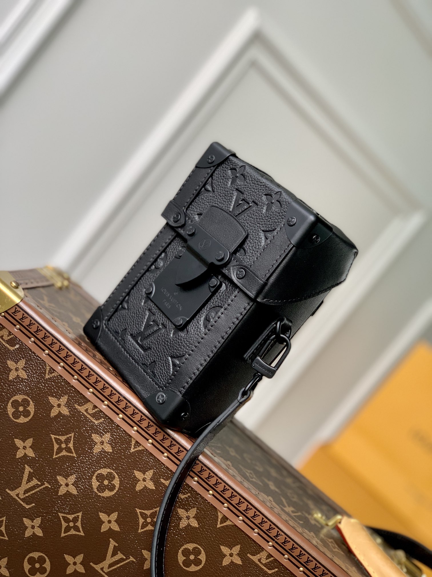 Louis Vuitton Vertical Trunk Wearable Wallet M82070