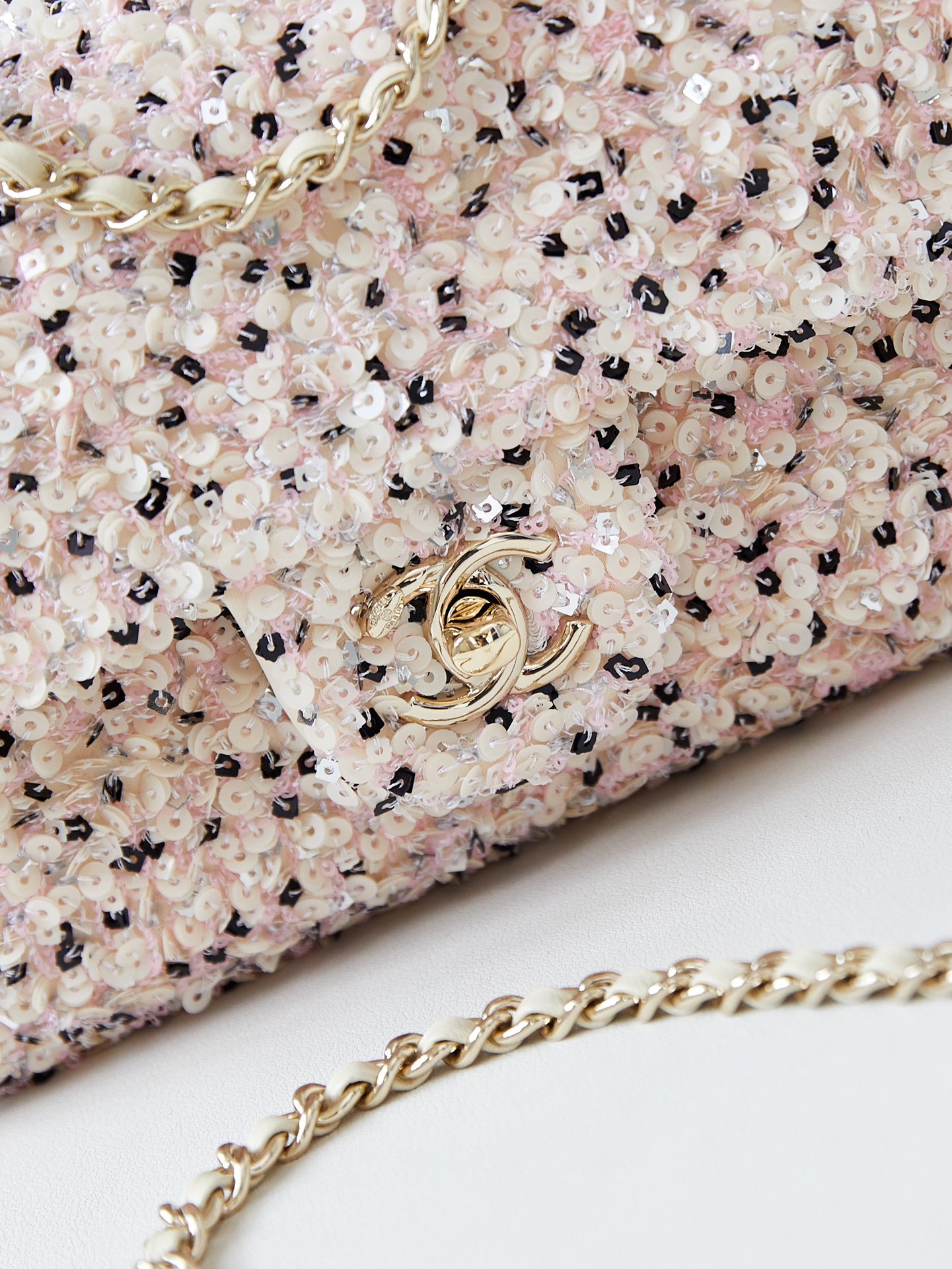 TOP CHANEL Flap Bag With Sequins And Embroidery 20*14*8cm - Pink&White