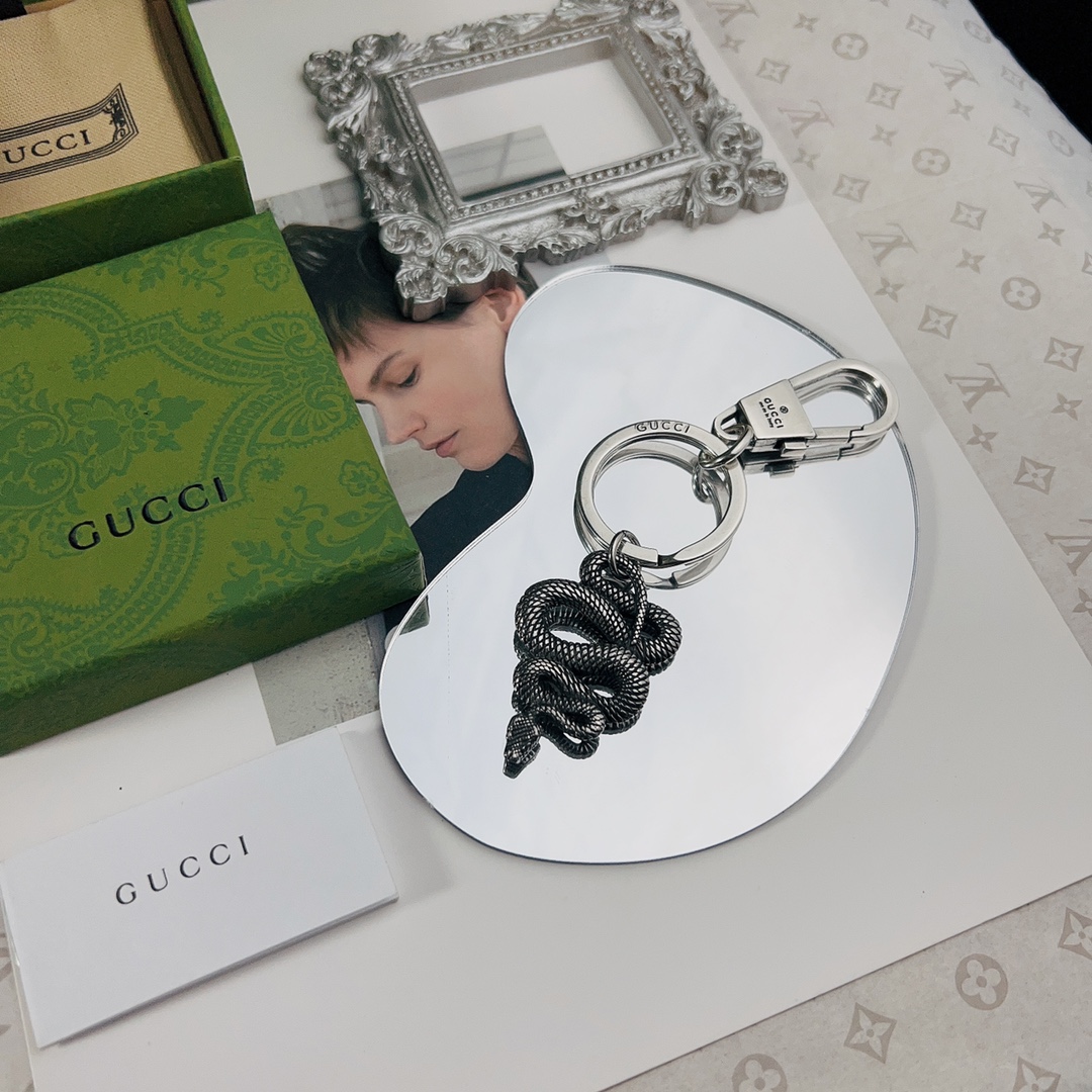 TOP GUCCI Men's/Women's Keychains - Silver