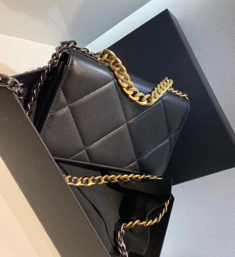 TOP CHANEL 19 WOC Bag - Black