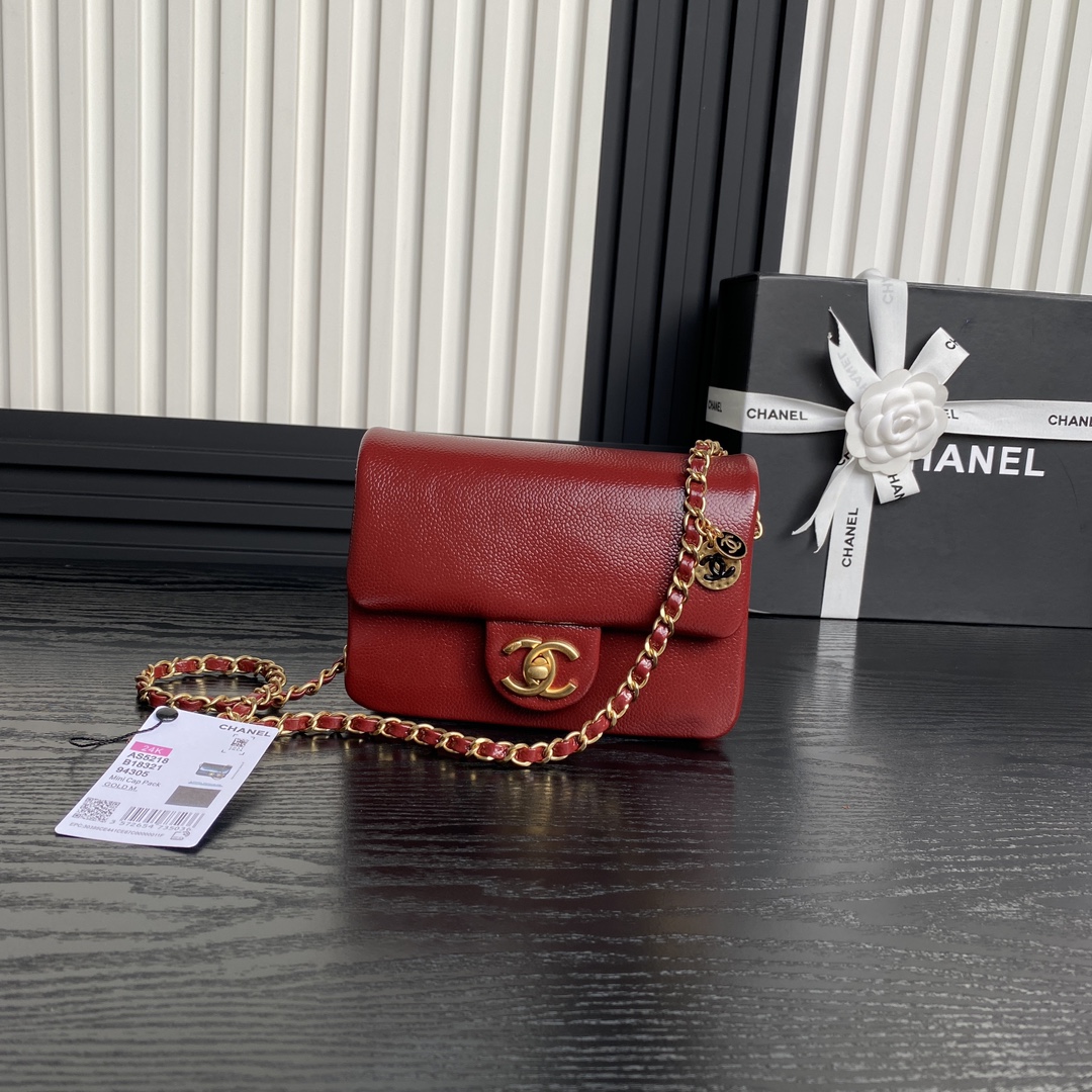 TOP CHANEL Clutch Bag Cowhide - Red