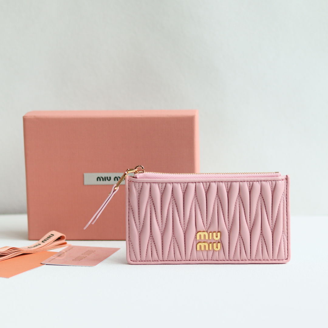 TOP Miu Miu Matelasse Pattern Pocket Wallet 8 x 15 cm - 5 Color