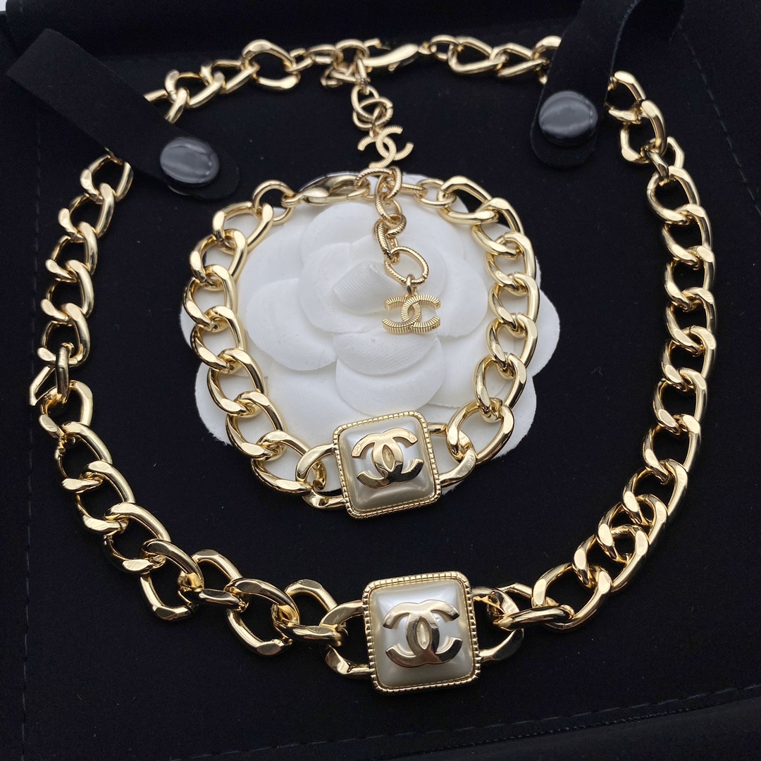 TOP CHANEL Choker Necklace Bracelet Set