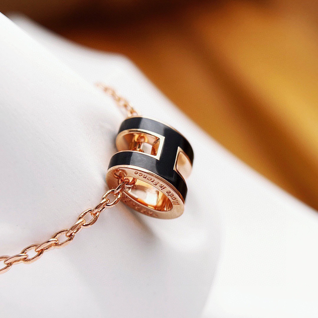 TOP HERMES Mini H Logo Necklace - Black