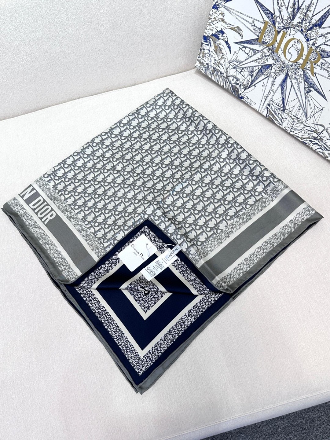 TOP Christian Dior Double-sided Oblique Silk Square Scarf 90 x 90 cm - 3 Colours