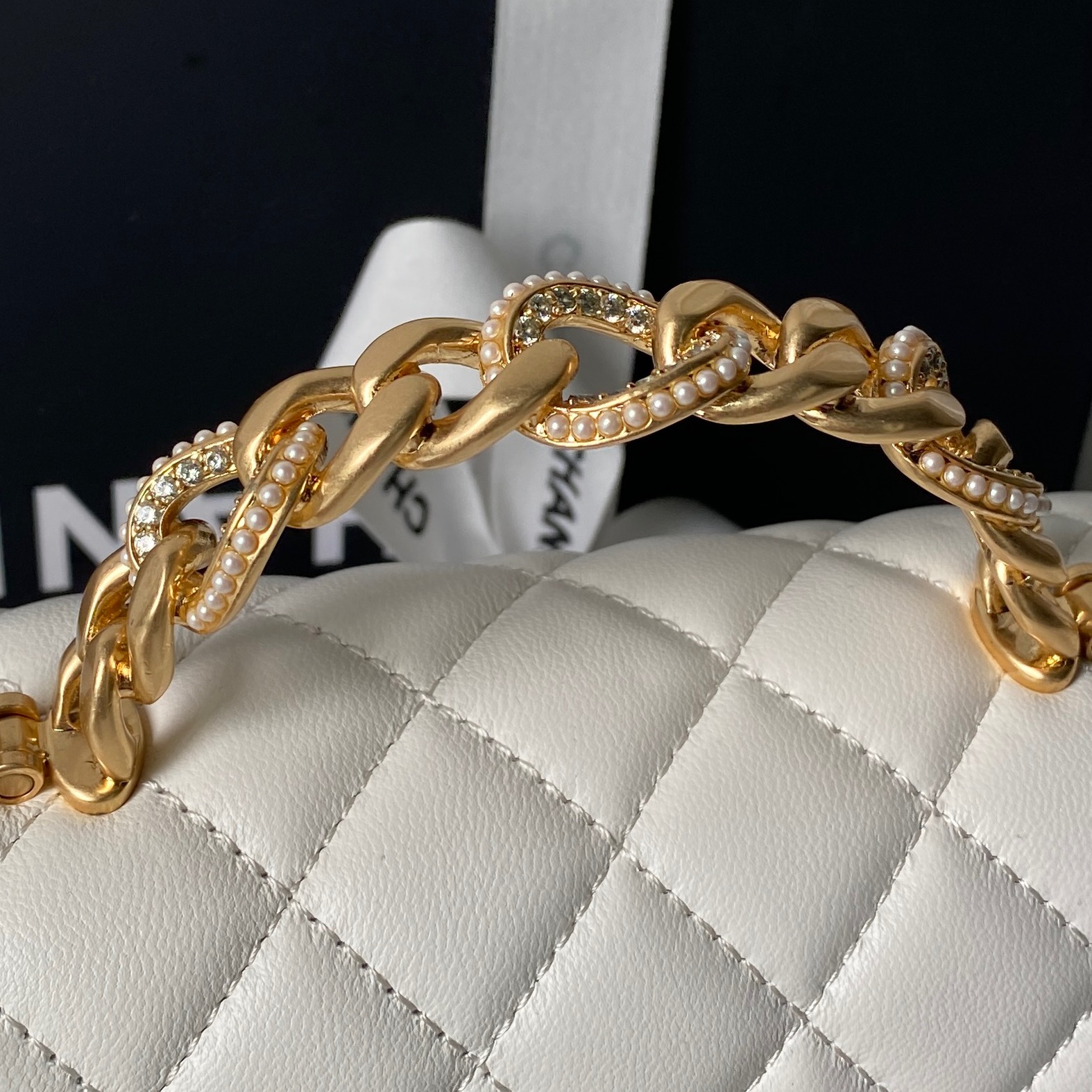 TOP CHANEL Handle Bag Lambskin 12.5x19.5x6 cm - 4 Colors
