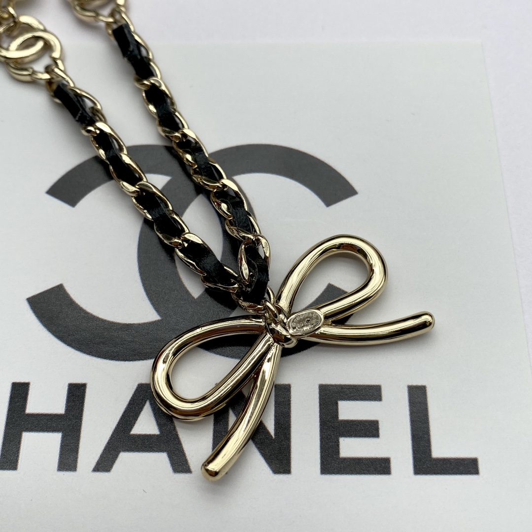 TOP CHANEL Pearl Necklace