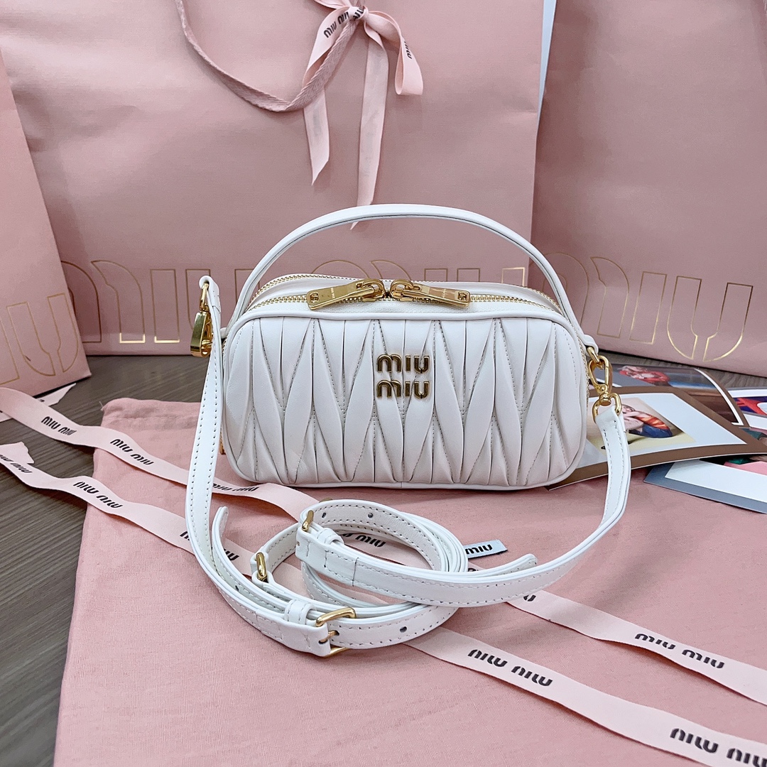 TOP Miu Miu Classic Matelasse Sheepskin Bag 18X9.5X6.5 cm - 2 Color