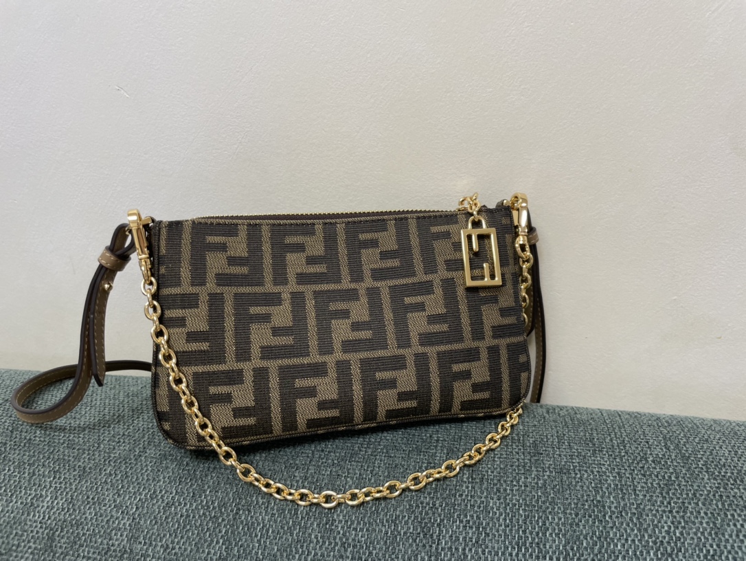 TOP FENDI Classic Mahjong Bag 20×3×13cm