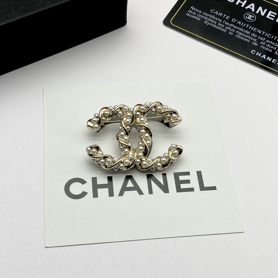 TOP CHANEL Brooch Collections