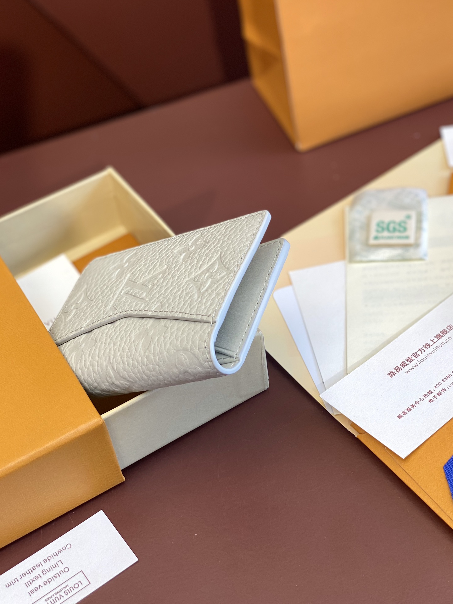 TOP Louis Vuitton LV Taurillon Card Bag Monogram Cowhide 11*7.5*1cm - White