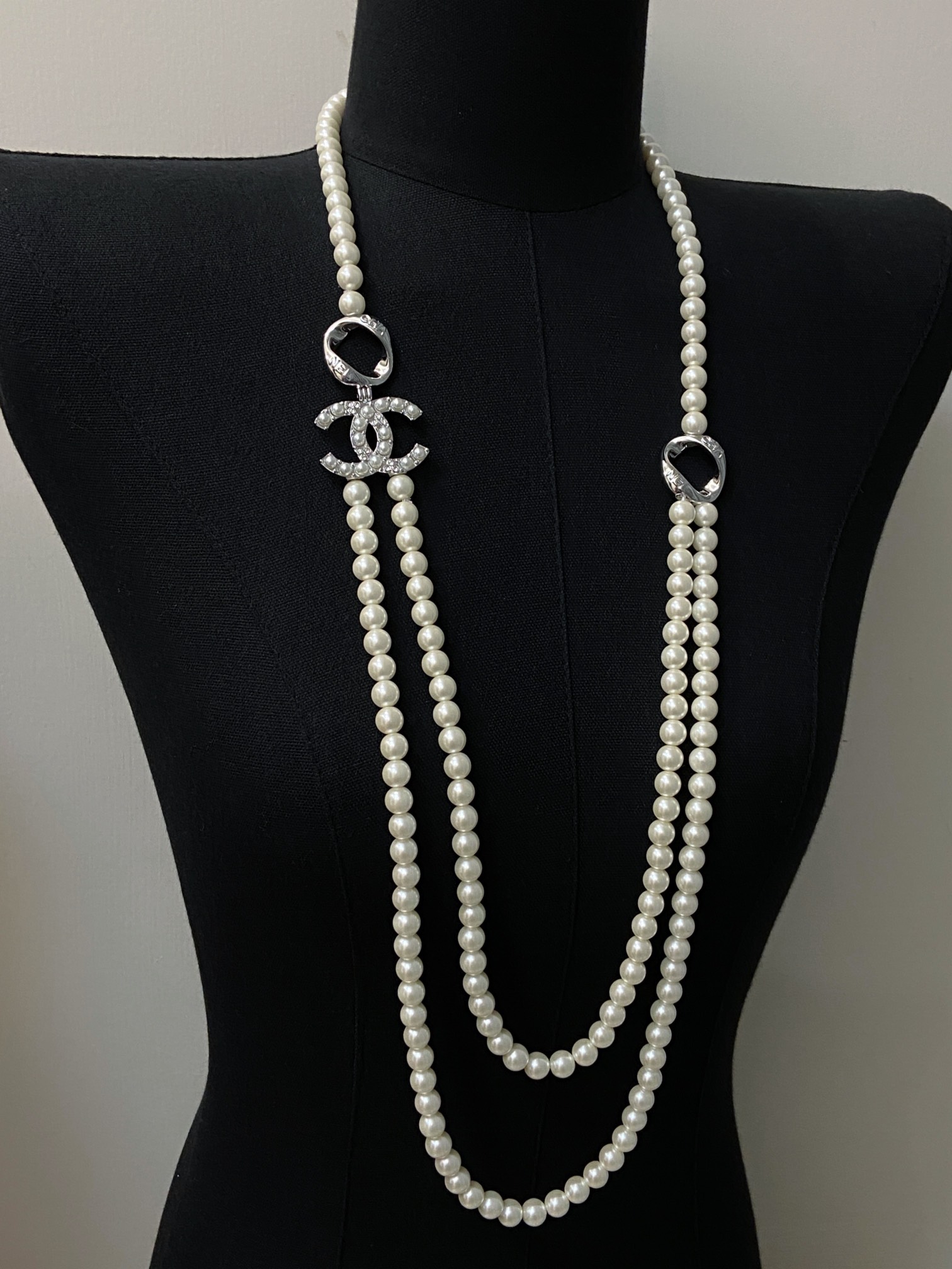 TOP CHANEL Long Pearl Necklace - 2 Color