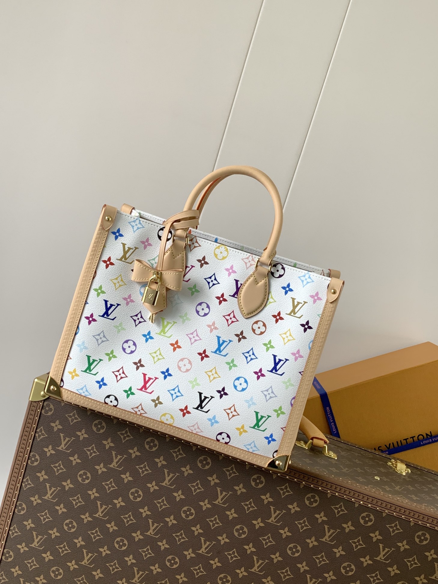 TOP Louis Vuitton LV x TM On The Go MM Bag 35 x 27 x 14 cm - White