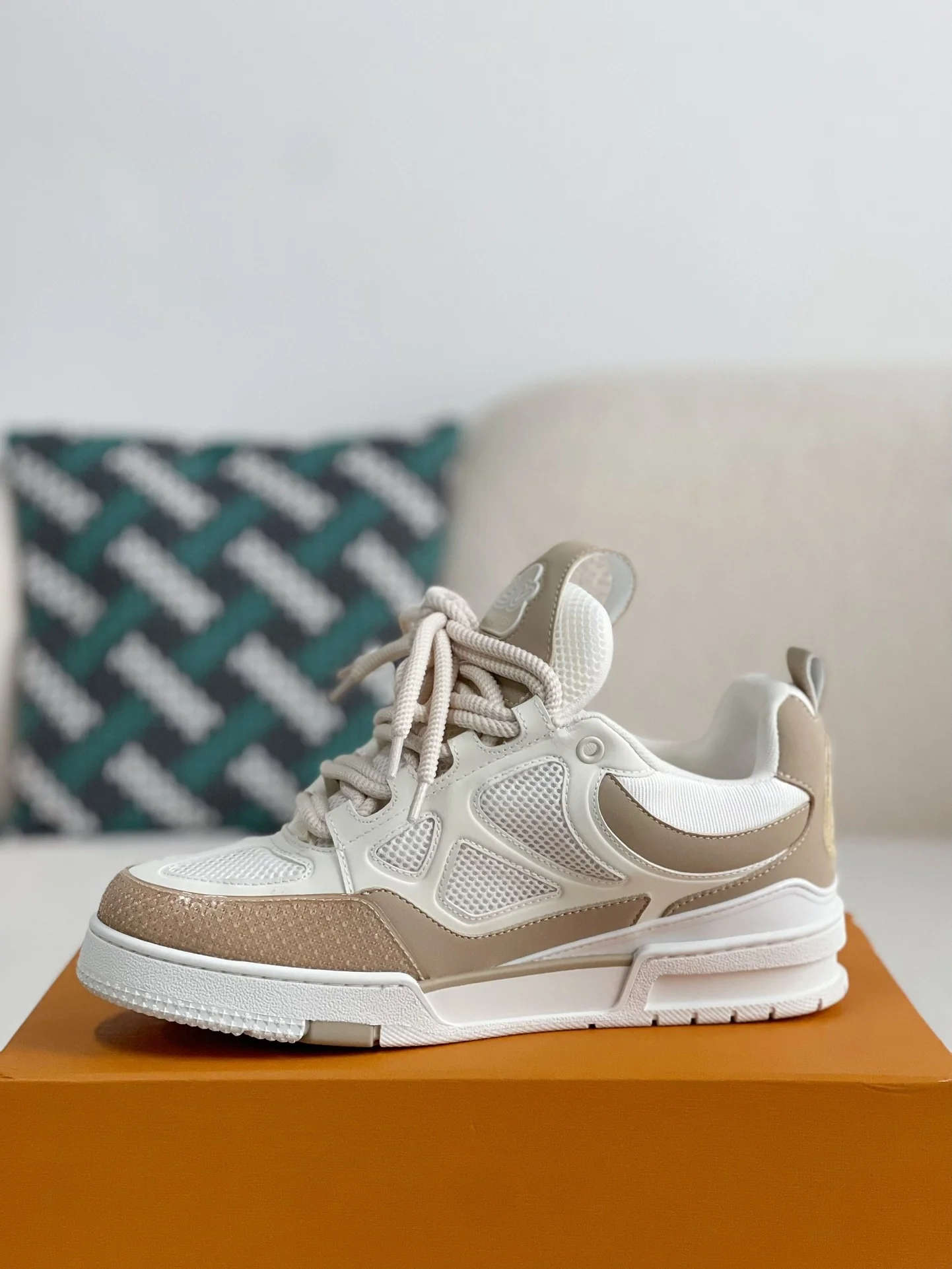 AAAShoes Unisex Beige White Color Block Low Top Skate Sneakers, Breathable Mesh Panel Casual Shoes, Thick Platform Fashion Street Walking Shoes For Men Women