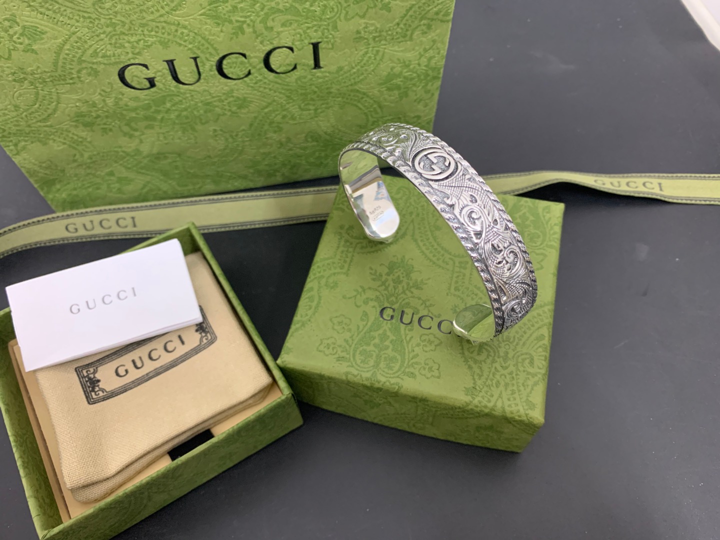 TOP GUCCI Open Bracelet - Silver Color