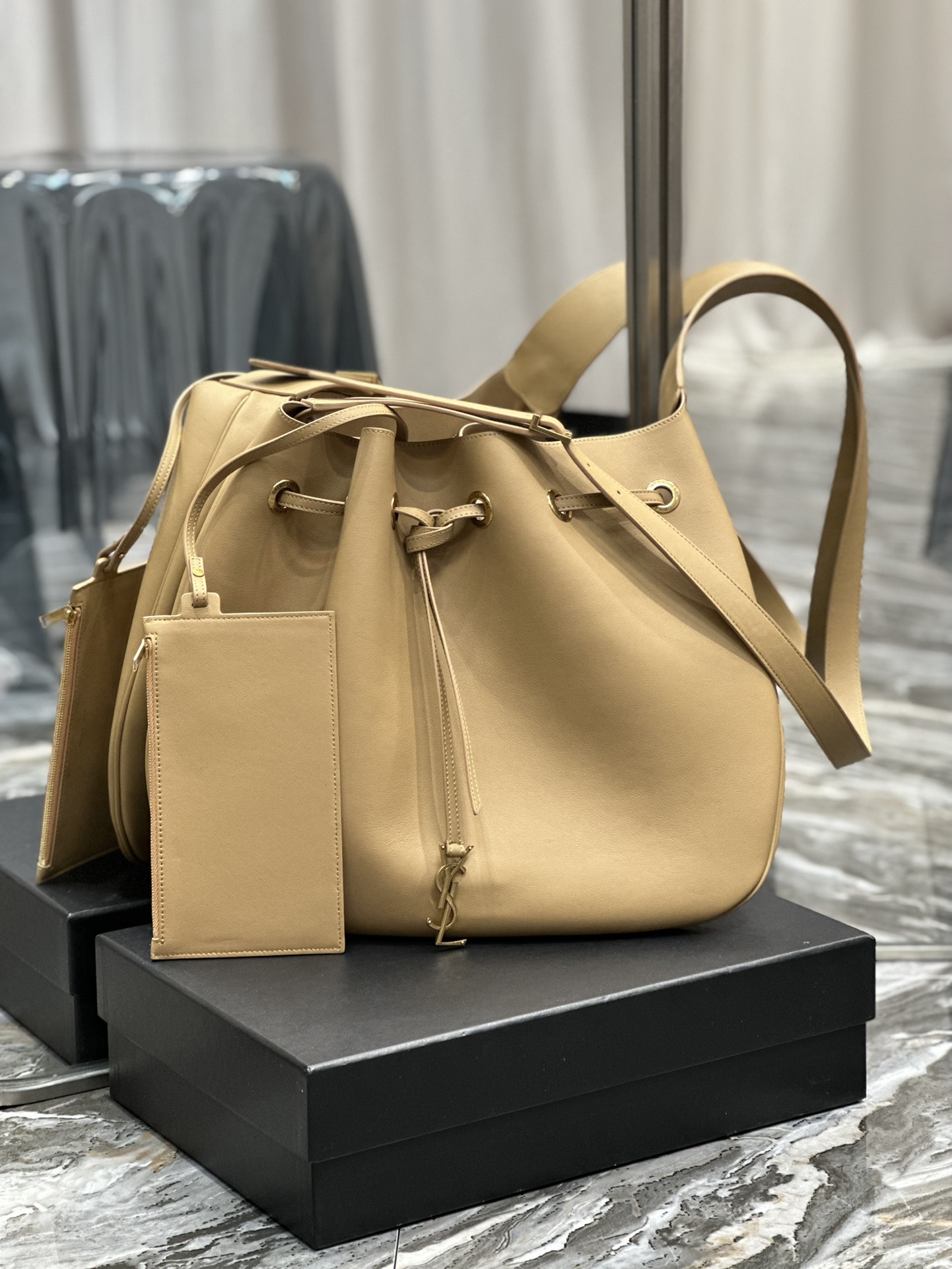 TOP Yves Saint Laurent YSL Flat Hobo bag