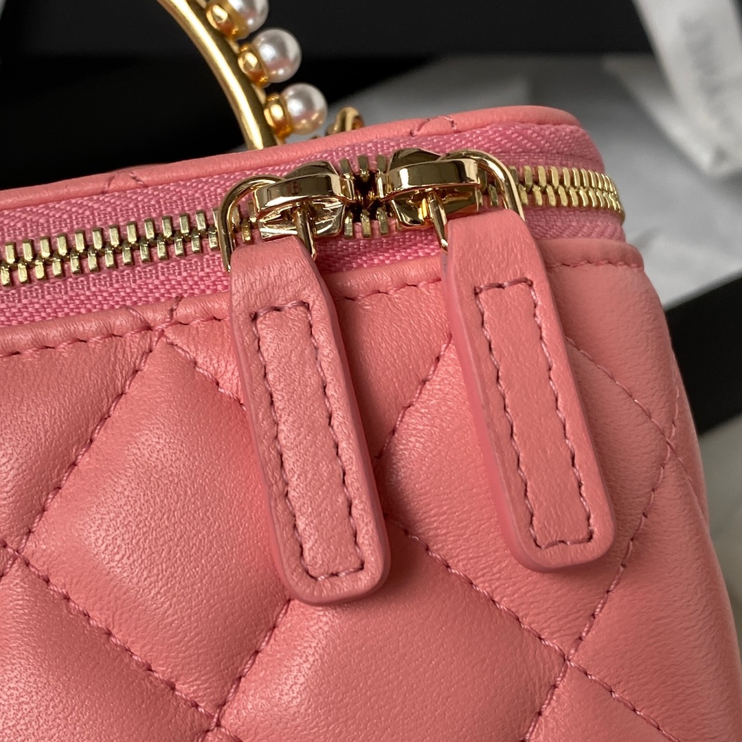 TOP CHANEL Vanity Case New Top Handle w Logo Lambskin 17*9.5*8cm - Red