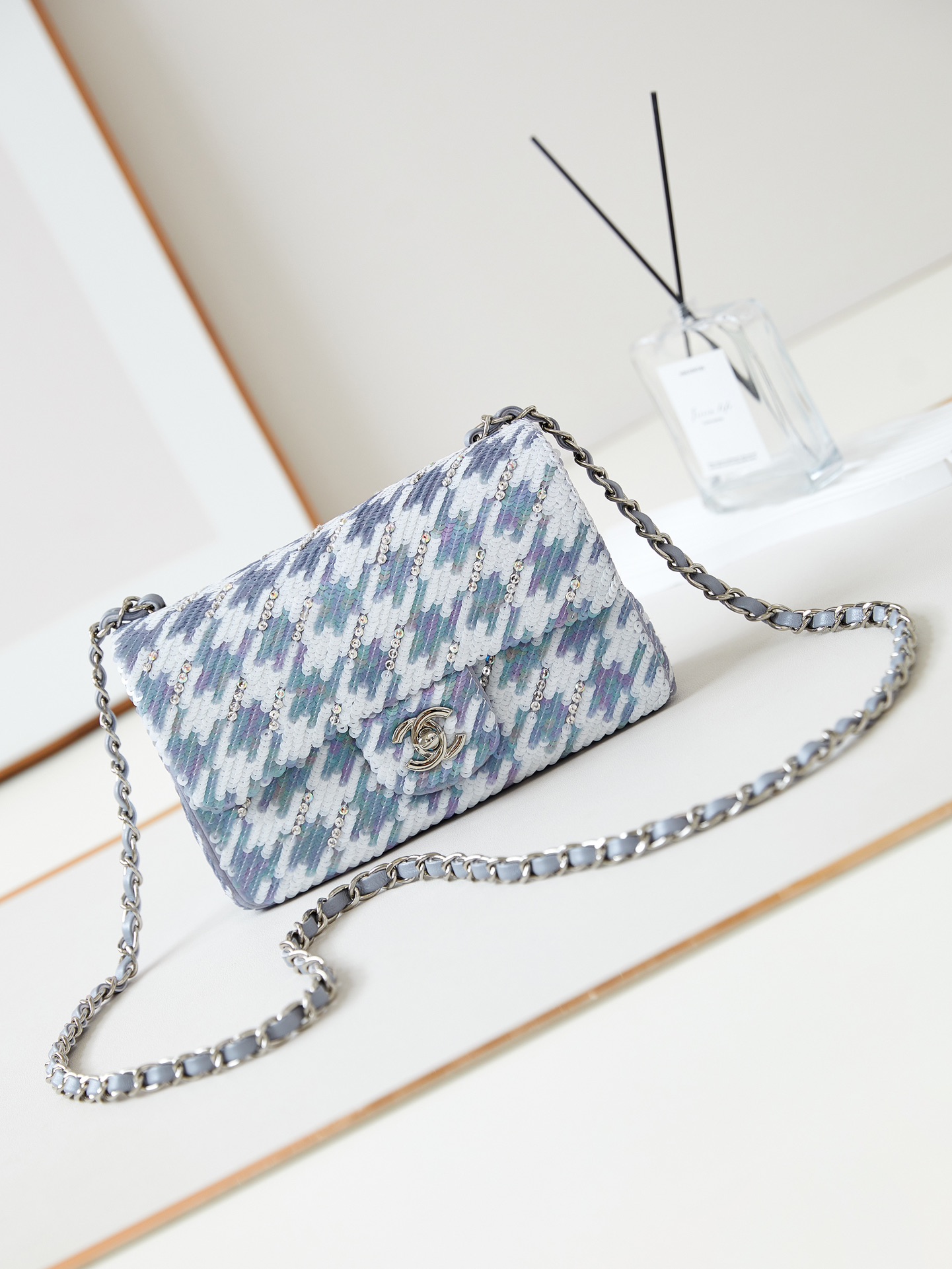 TOP CHANEL Flap Bag Use Sequins And Colored Diamond Elements 20*14*8cm - Blue