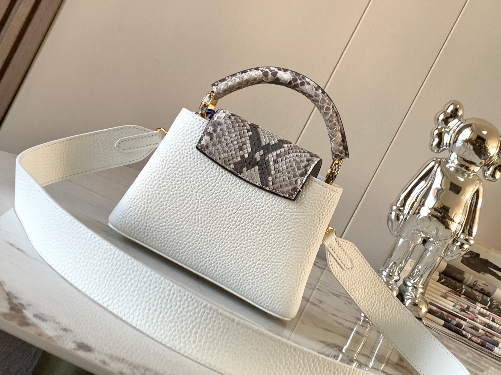 TOP Louis Vuitton LV Capucines Python Gold Buckle Bag - White