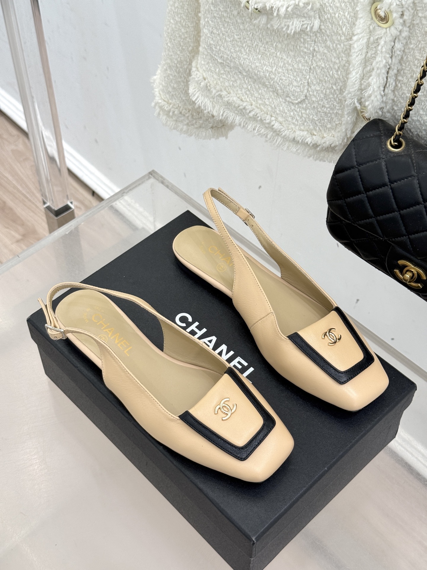 TOP CHANEL Vintage Flat Shoes - 3 Color