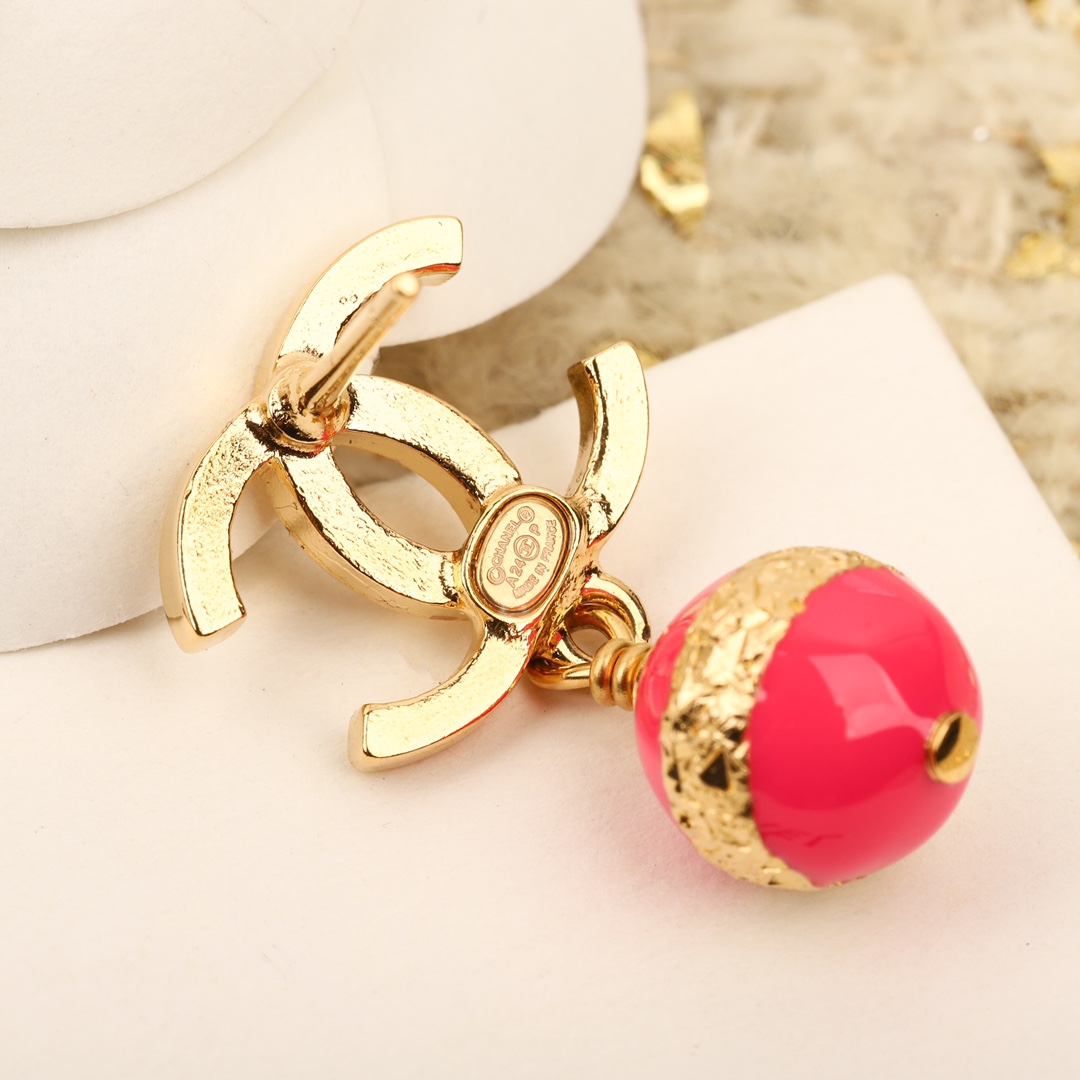 TOP CHANEL CC Pendant Earrings