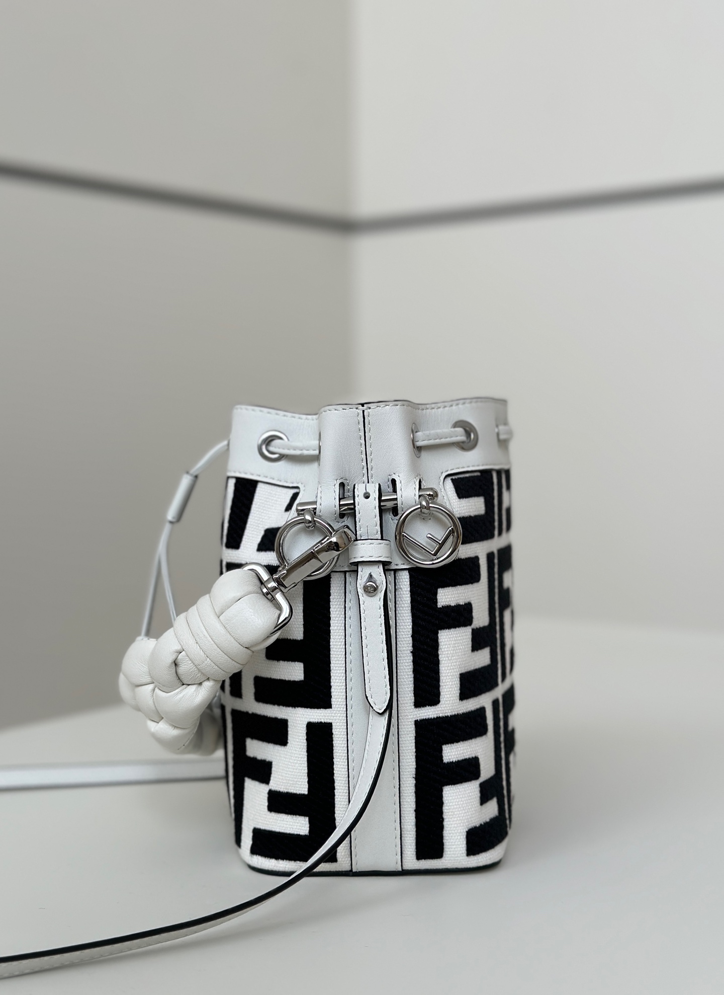TOP FENDI Mon Tresor Embroidered Washed Denim Bag 18x12x10cm - White