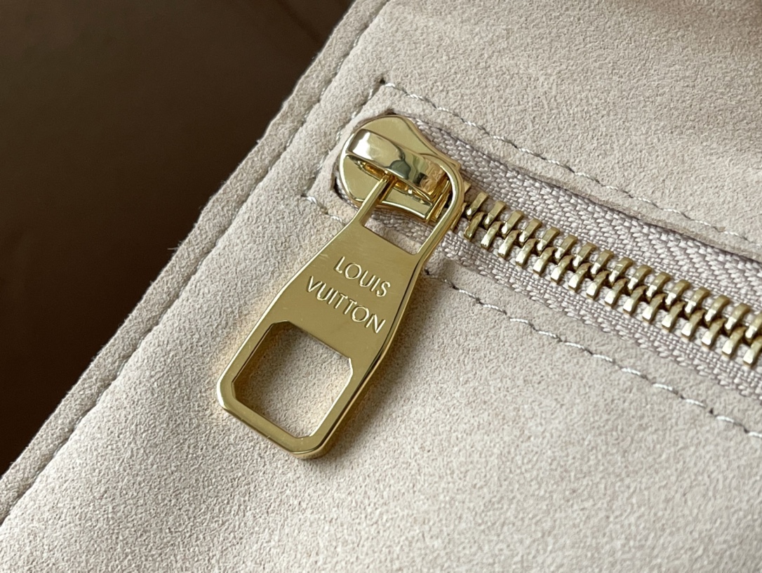 Louis Vuitton Neverfull MM M21579