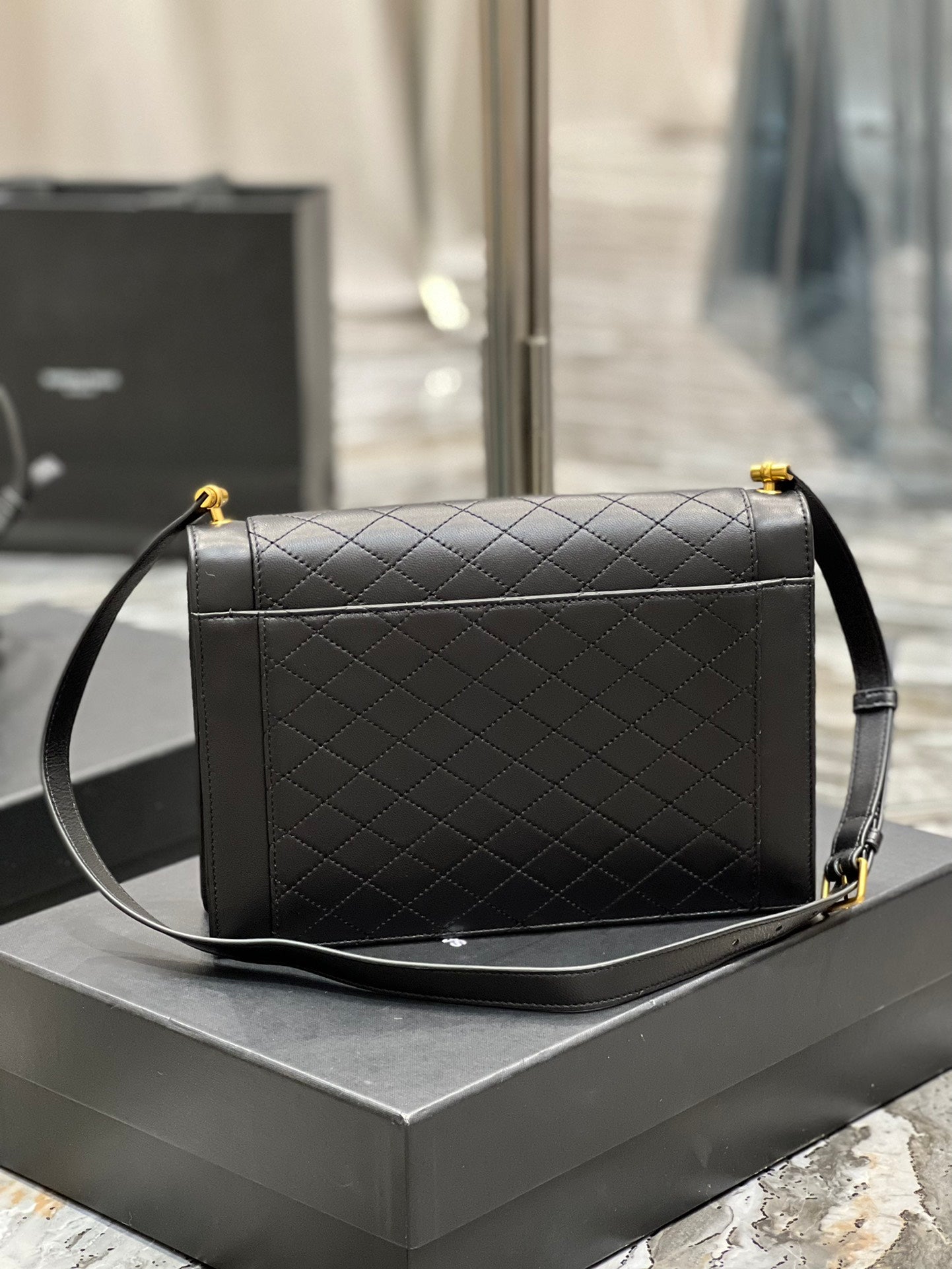 TOP Yves Saint Laurent YSL Gabby Satchel - Black