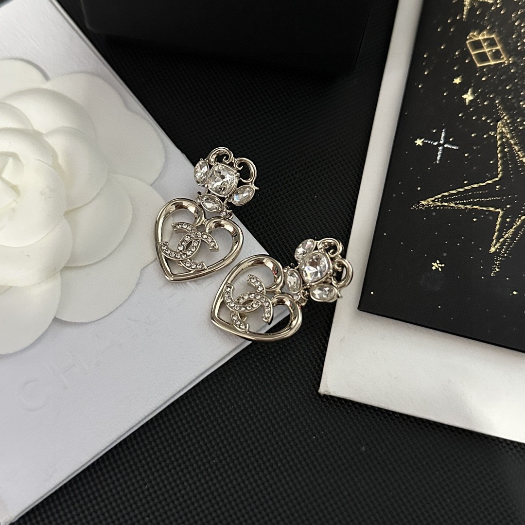 TOP CHANEL Double C Heart Earrings - Silver