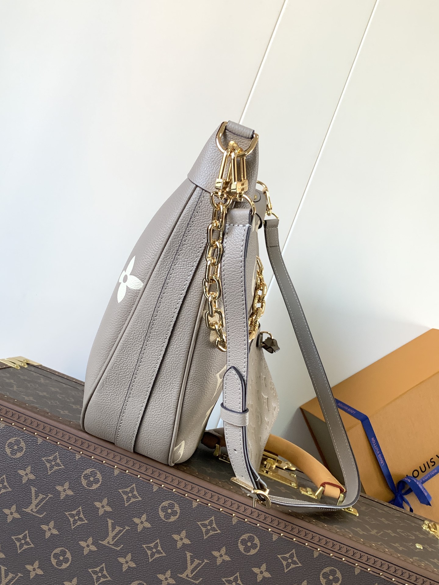 TOP Louis Vuitton LV Loop Hobo Bag Monogram Empreinte Calfskin 38x26x10cm- Gray