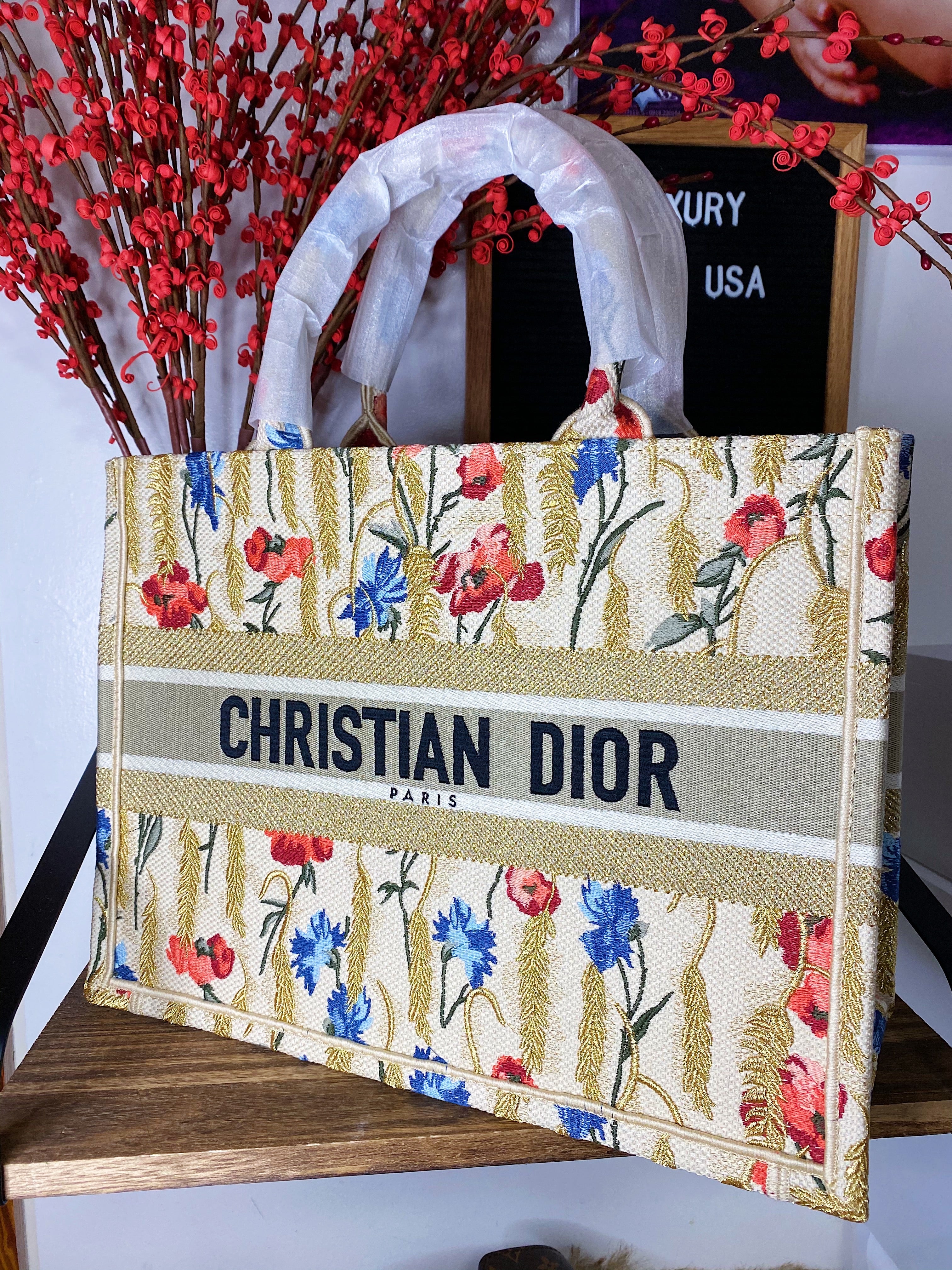 TOP Christian Dior Book Tote - Multicolor Hibiscus Metalic Thread Embroidery Small 26.5cm